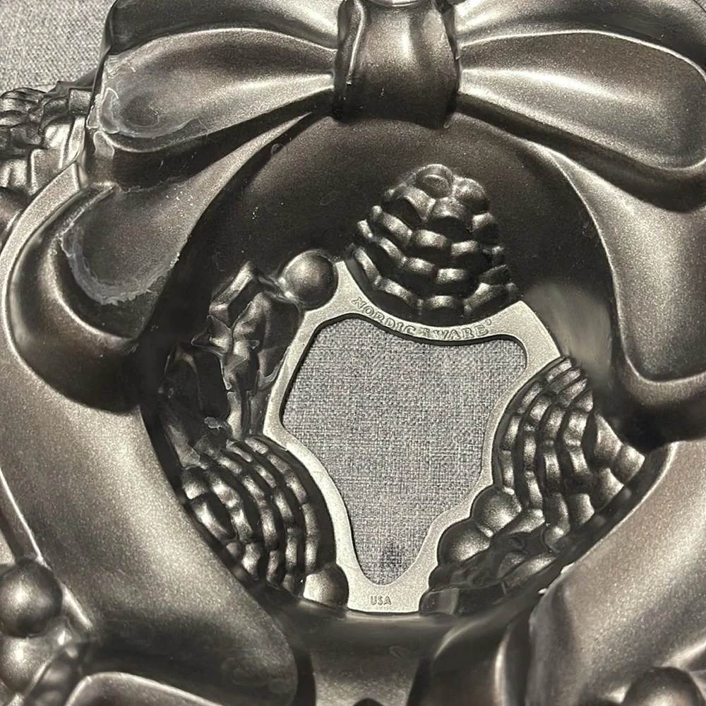 Nordic Ware Christmas Holiday Wreath Pan